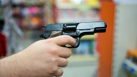 Ограбление в йыхвиском магазине: злоумышленник угрожал похожим на оружие предметом
